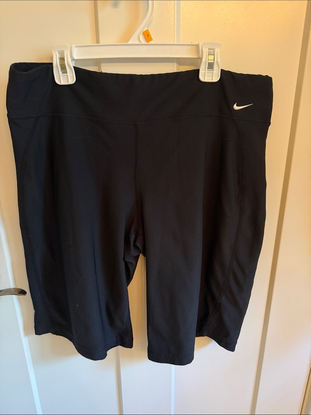 Nike Black Women's Mid-Length Shorts, size L